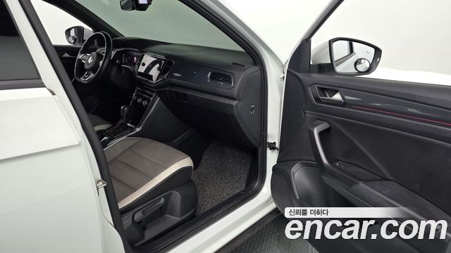Volkswagen T-Roc 2.0 TDI Premium 2021 — фото 26