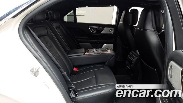 Lincoln Continental (X) 3.0 AWD 2017 — фото 12