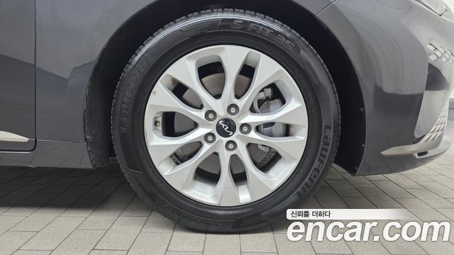 Kia K8 2.5 Gasoline 2WD Noblesse 2022 — фото 21