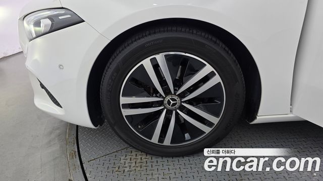 Mercedes-Benz A-Class (W177) A220 Sedan 2021 — фото 5