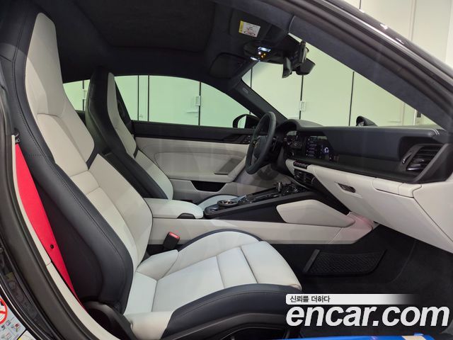Porsche 911 (992) Carrera 4 GTS 2025 — фото 7