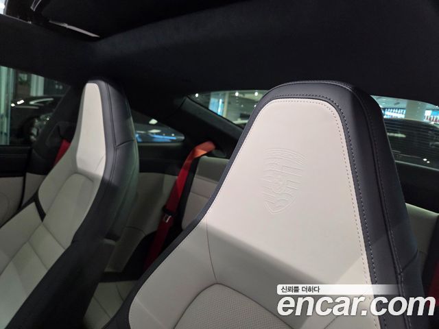 Porsche 911 (992) Carrera 4 GTS 2025 — фото 19