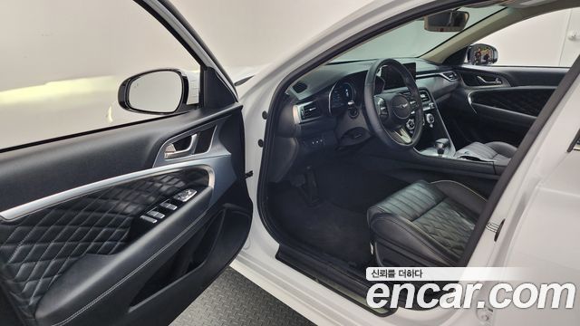 Genesis G70 Shooting Brake Gasoline 2.0T 2WD 2023 — фото 10