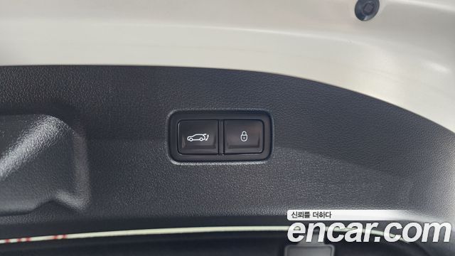 Genesis G70 Shooting Brake Gasoline 2.0T 2WD 2023 — фото 15
