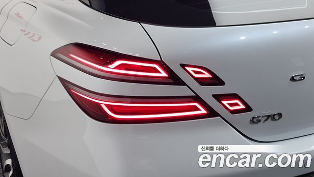 Genesis G70 Shooting Brake Gasoline 2.0T 2WD 2023 — фото 23