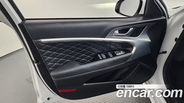 Genesis G70 Shooting Brake Gasoline 2.0T 2WD 2023 — фото 24