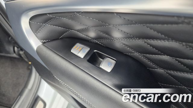 Genesis G70 Shooting Brake Gasoline 2.0T 2WD 2023 — фото 28