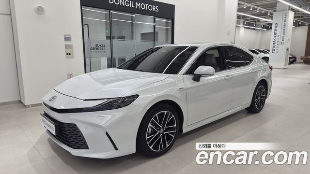 Toyota Camry (XV80) 2.5 XLE Hybrid 2025 — фото 1