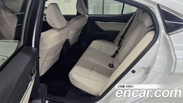 Toyota Camry (XV80) 2.5 XLE Hybrid 2025 — фото 15