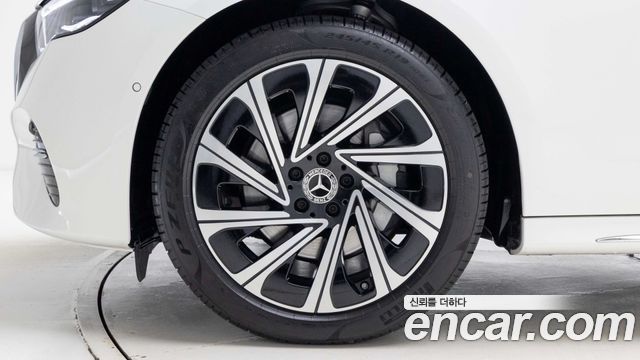 Mercedes-Benz E-Class (W214) E300 4MATIC Exclusive 2026 — фото 5