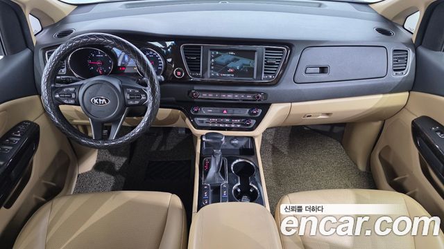 Kia Carnival 9-Seater Prstige 2019 — фото 7