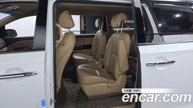 Kia Carnival 9-Seater Prstige 2019 — фото 11