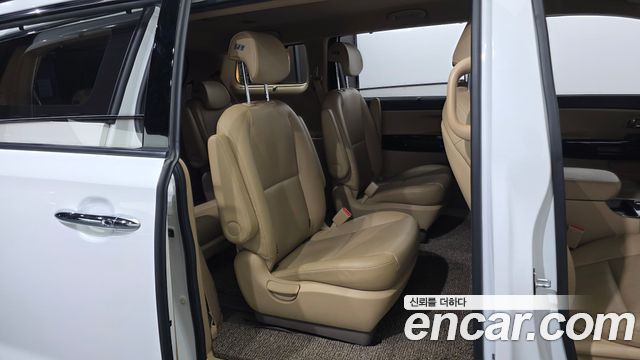 Kia Carnival 9-Seater Prstige 2019 — фото 12