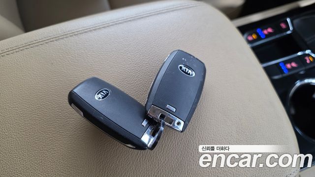 Kia Carnival 9-Seater Prstige 2019 — фото 18