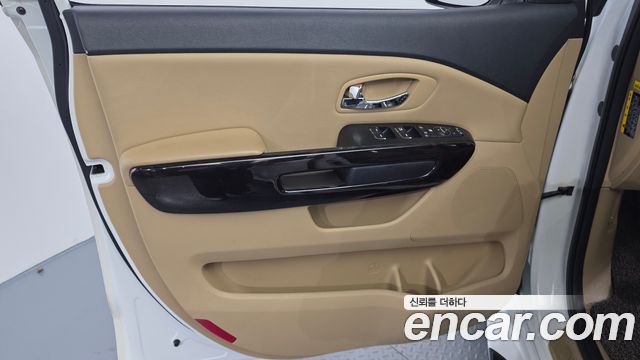 Kia Carnival 9-Seater Prstige 2019 — фото 24