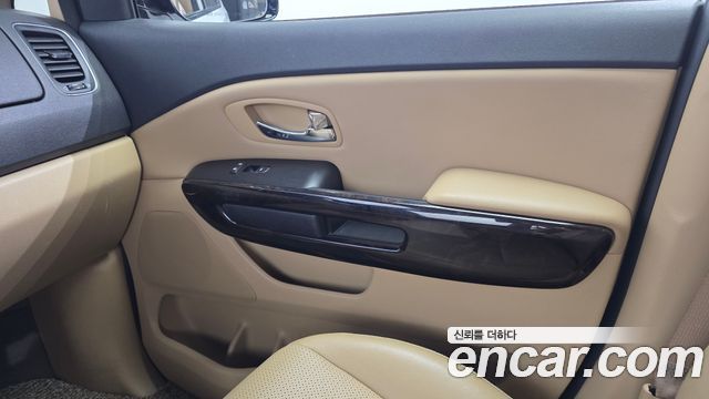 Kia Carnival 9-Seater Prstige 2019 — фото 25