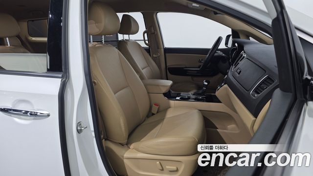 Kia Carnival 9-Seater Prstige 2019 — фото 26