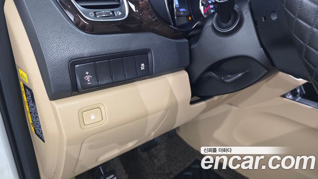 Kia Carnival 9-Seater Prstige 2019 — фото 30