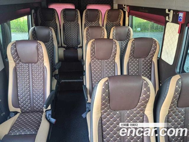 Hyundai Solati 16-seater Luxury 2021 — фото 10