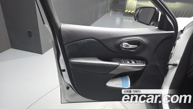 Jeep Cherokee (KL) 2.4 Limited AWD 2020 — фото 24