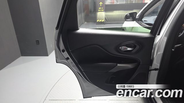 Jeep Cherokee (KL) 2.4 Limited AWD 2020 — фото 25