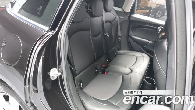 MINI Cooper 5Door Standard 3rd 2021 — фото 11