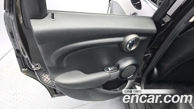 MINI Cooper 5Door Standard 3rd 2021 — фото 25