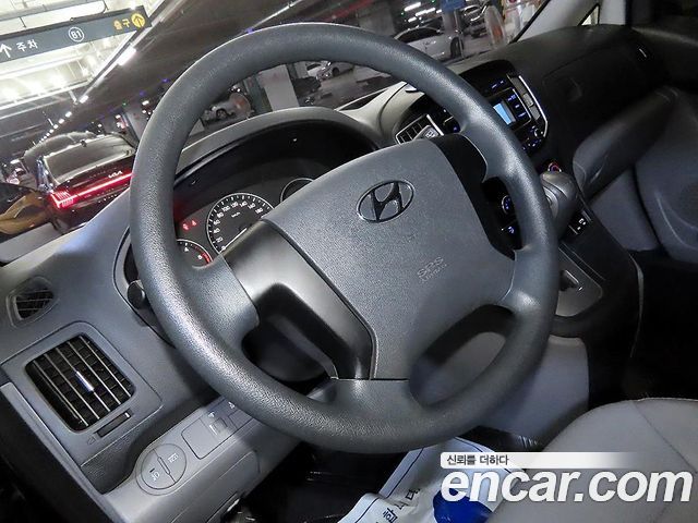 Hyundai Grand Starex Van 3-Seater Style 2019 — фото 8