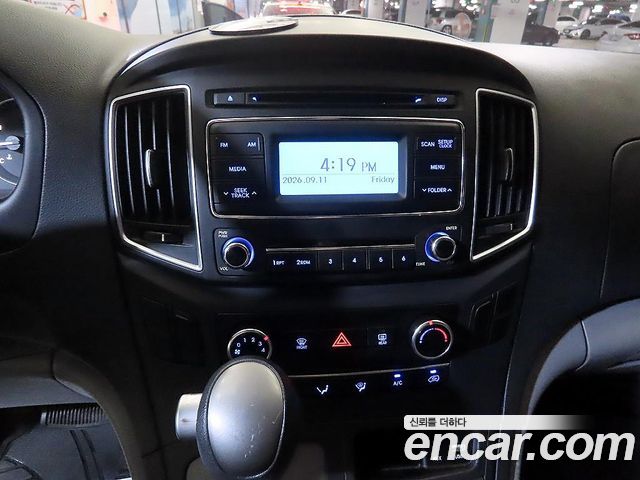 Hyundai Grand Starex Van 3-Seater Style 2019 — фото 15