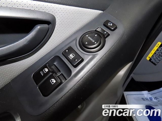 Hyundai Grand Starex Van 3-Seater Style 2019 — фото 17
