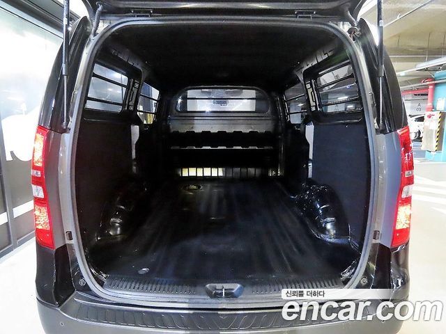 Hyundai Grand Starex Van 3-Seater Style 2019 — фото 19