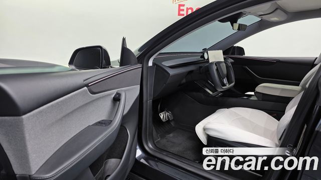 Tesla Model Y RWD 2025 — фото 10