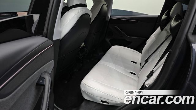 Tesla Model Y RWD 2025 — фото 12