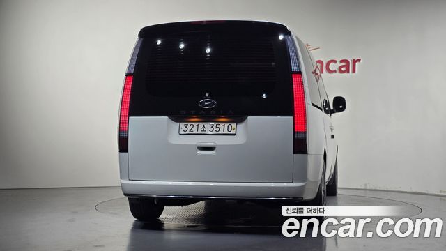 Hyundai Staria L3.5 Lounge 7-Seater Mobility 2023 — фото 4