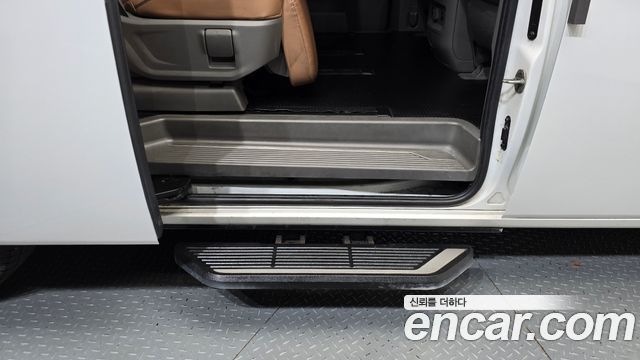 Hyundai Staria L3.5 Lounge 7-Seater Mobility 2023 — фото 21