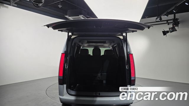 Hyundai Staria L3.5 Lounge 7-Seater Mobility 2023 — фото 23