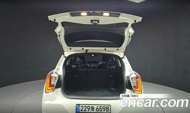 KG Mobility (SsangYong) Very New Tivoli Gasoline 1.5 2WD R-PLUS White 2022 — фото 22