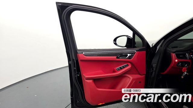 Porsche Macan 3.0 GTS 95B 2018 — фото 30