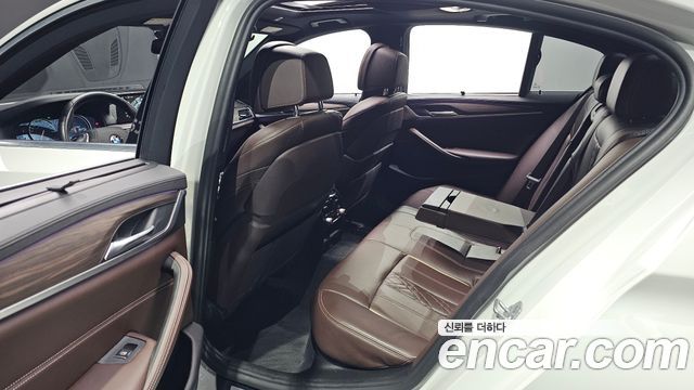 BMW 5 Series (G30) 520d xDrive M Sport Package Plus 2018 — фото 11