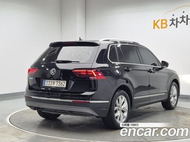 Volkswagen Tiguan (II) 2.0 TDI Premium 2020 — фото 3