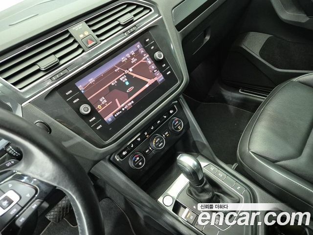 Volkswagen Tiguan (II) 2.0 TDI Premium 2020 — фото 10