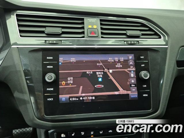 Volkswagen Tiguan (II) 2.0 TDI Premium 2020 — фото 17