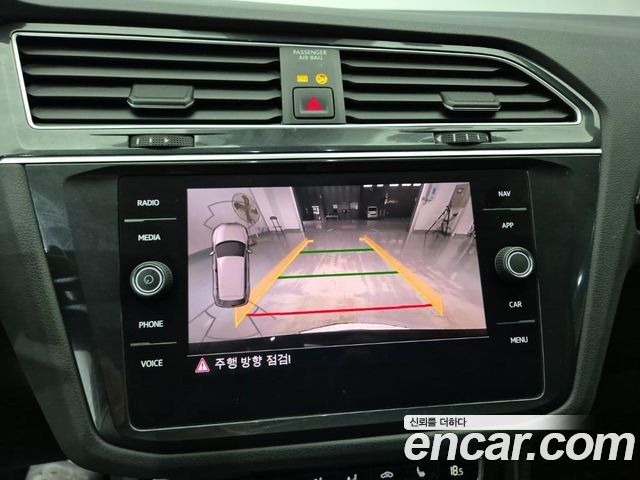 Volkswagen Tiguan (II) 2.0 TDI Premium 2020 — фото 18
