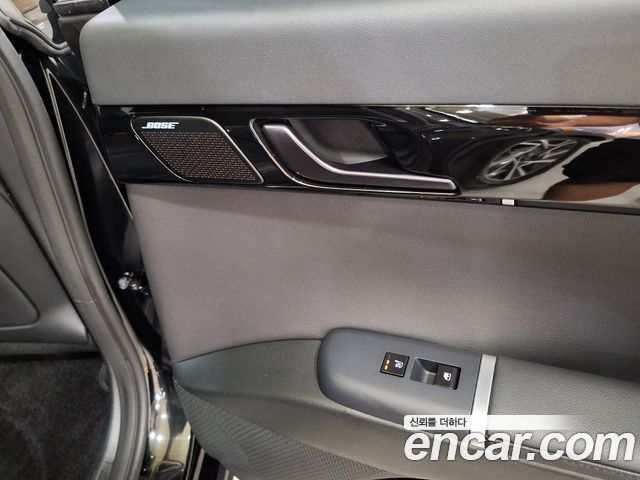 Hyundai Grandeur (GN7) 2,5 Gasoline 2WD Exclusive 2023 — фото 16