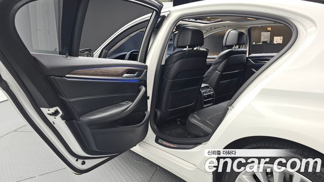 BMW 5 Series (G30) 530i Luxury Plus 2018 — фото 16