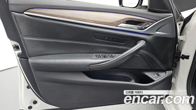 BMW 5 Series (G30) 530i Luxury Plus 2018 — фото 30