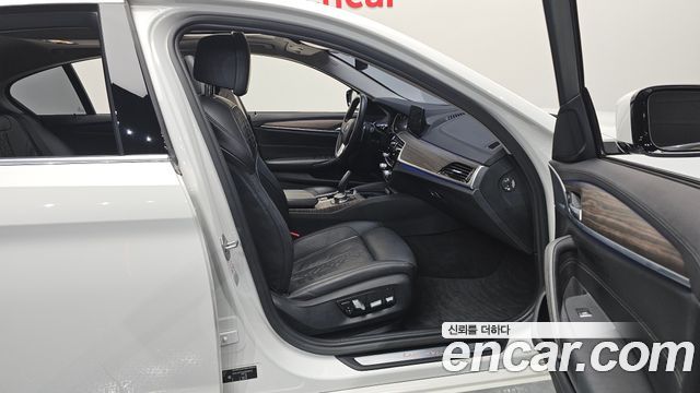 BMW 5 Series (G30) 530i Luxury Plus 2018 — фото 32