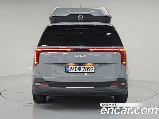 Kia Carnival (IV) HEV 9-Seater Hi-Limousine (Special vehicle) 2024 — фото 3