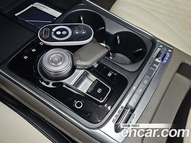 Kia Carnival (IV) HEV 9-Seater Hi-Limousine (Special vehicle) 2024 — фото 16