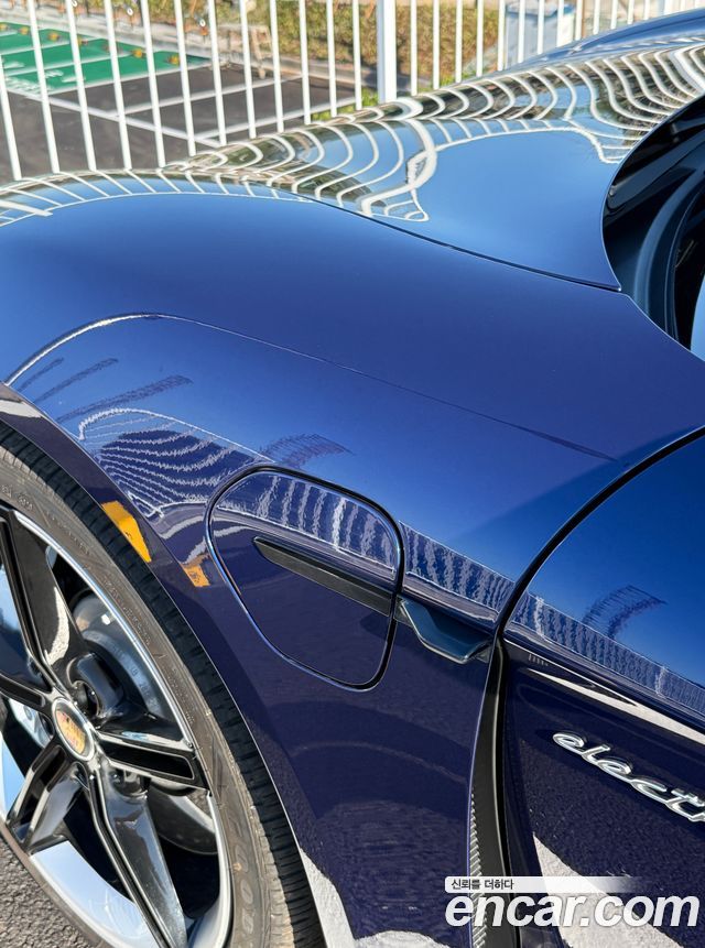 Porsche Taycan Base 2022 — фото 10